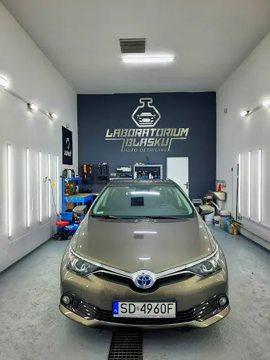 Laboratorium Blasku auto detailing. Renowacja pojazdów/Naprawa skór